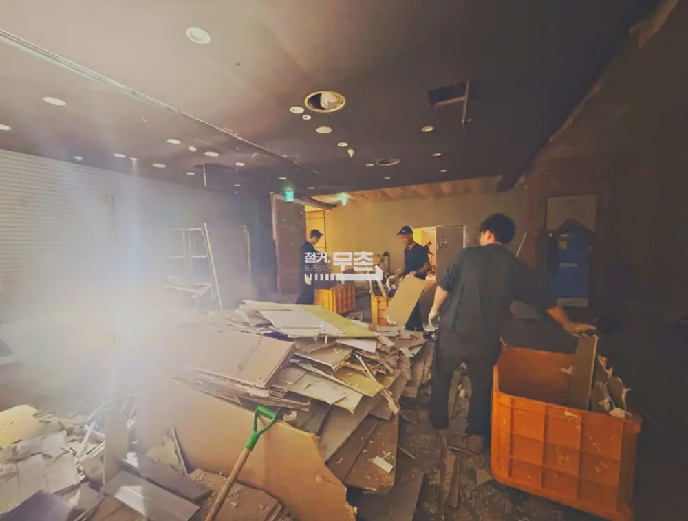 송파구 54평 백화점 매장 원상복구 철거 현장 (8)